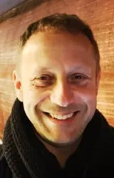 Дэймон Томас